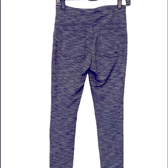 Athleta gray marled leggings. Wide 4” waistband. Size Small
C - Picture 9 of 12